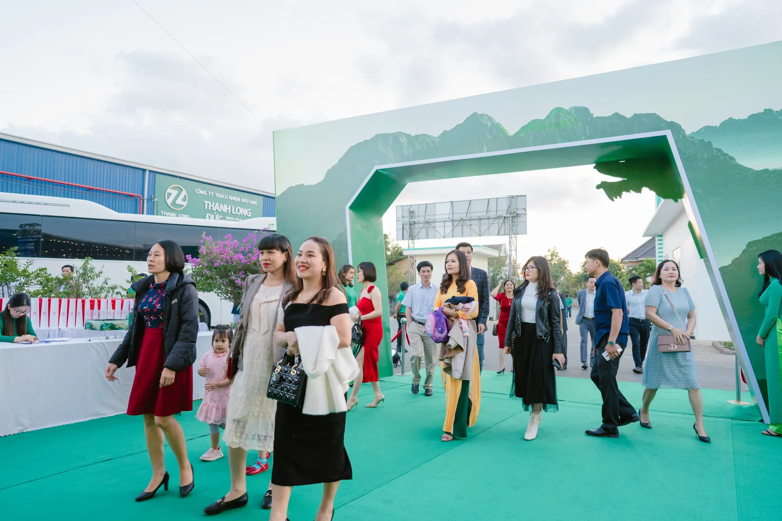 Khách mời tại thảm xanh lễ tri ân khách hàng 2021 ở Lâm Đồng